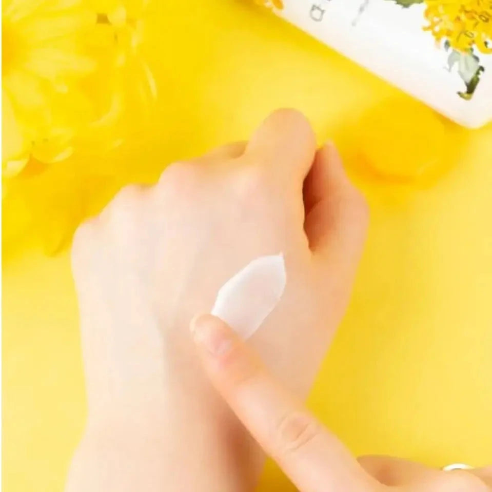 Krēms rokām ar krizantēmas ekstraktu Jigott Secret Garden Chrysanthemum Hand Cream