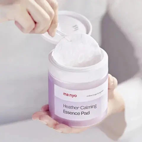 Nomierinoši liposomu spilventiņi iekaisuma novēršanai Manyo Heather Calming Essence Pad