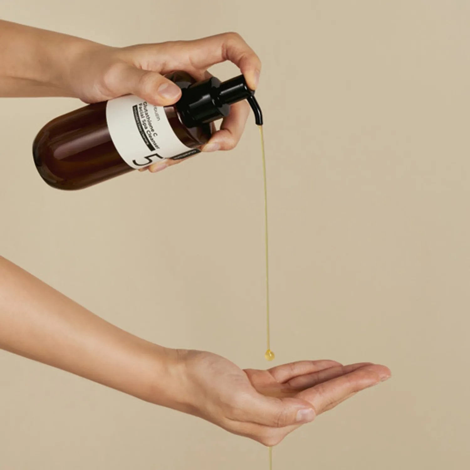 Izgaismojoša hidrofīla eļļa Numbuzin Glutathione Vitamin Facial Spa Cleanser