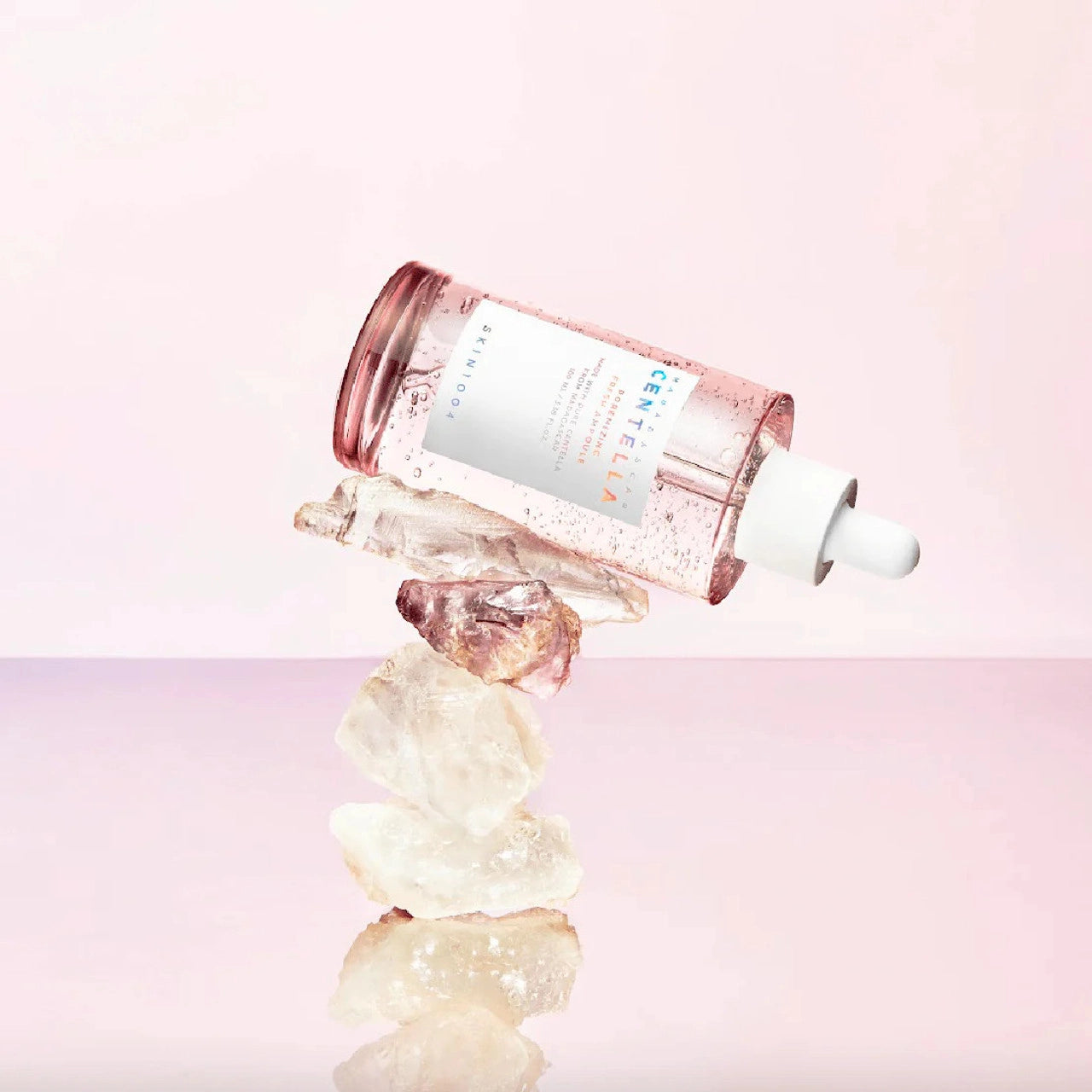 Sebumu regulējoša ampula poru sašaurināšanai SKIN1004 Madagascar Centella Poremizing Fresh Ampoule