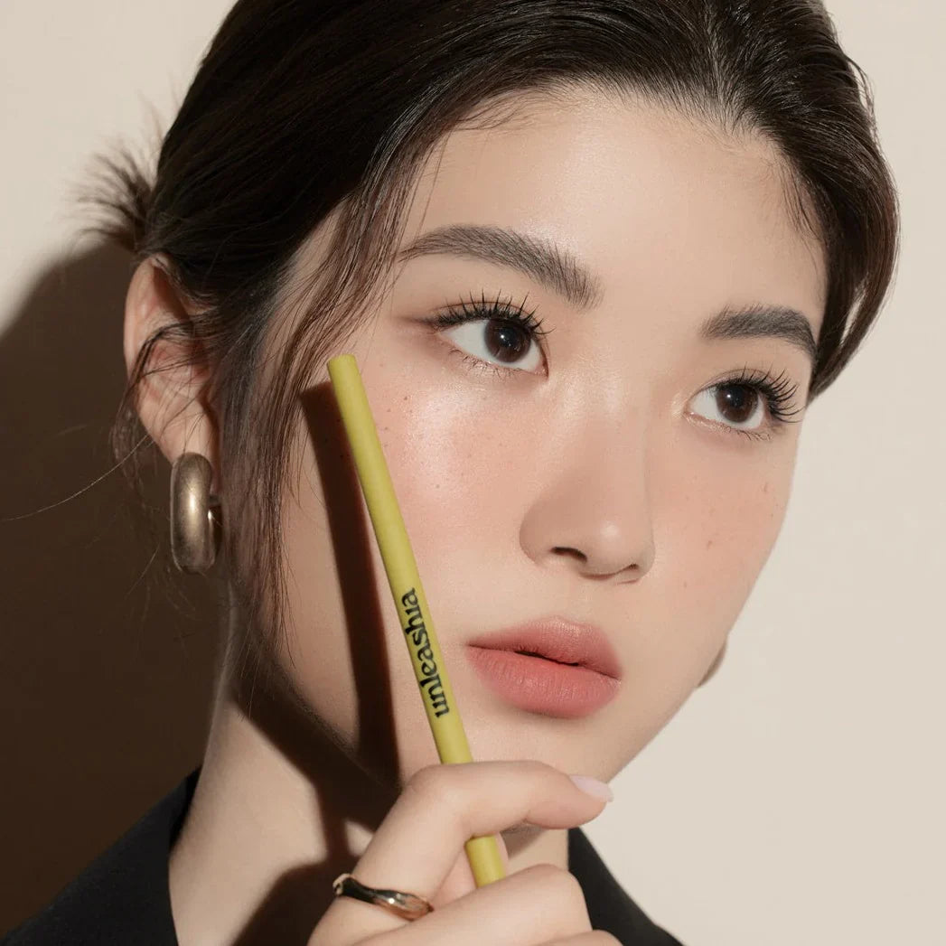 Ļoti smalks zīmulis uzacu ieveidošanai UNLEASHIA Shaper Defining Eyebrow Pencil