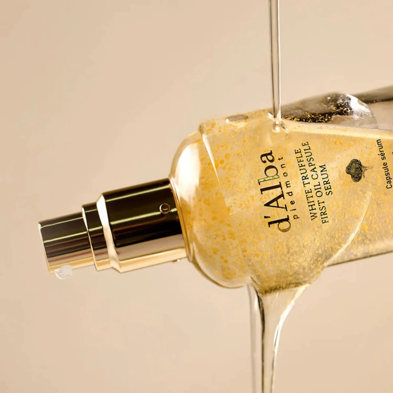 Kapsulu serums dziļai barošanai un mirdzuma piešķiršanai d'Alba White Truffle First Oil Capsule Serum