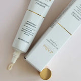 Pretnovecošanas peptīdu krēms priekš ādas ap acīm d'alba White Truffle Multi Treatment Eye Cream